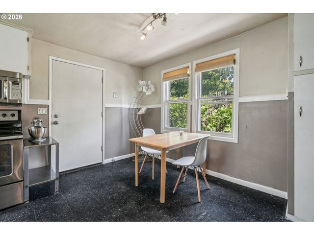 5629 Se CENTER St, Portland, OR 97206