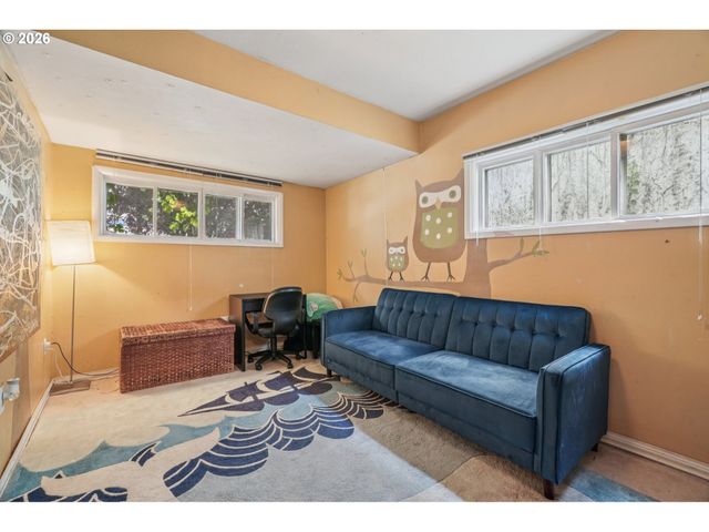 5629 Se CENTER St, Portland, OR 97206