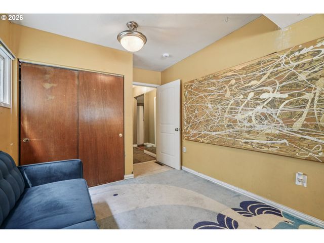 5629 Se CENTER St, Portland, OR 97206