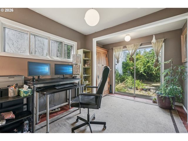 5629 Se CENTER St, Portland, OR 97206