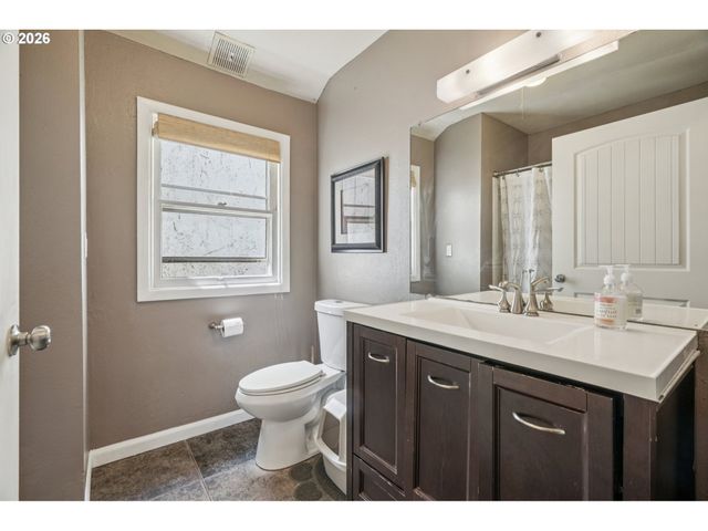 5629 Se CENTER St, Portland, OR 97206