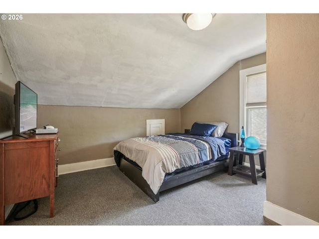 5629 Se CENTER St, Portland, OR 97206