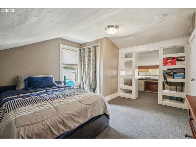 5629 Se CENTER St, Portland, OR 97206