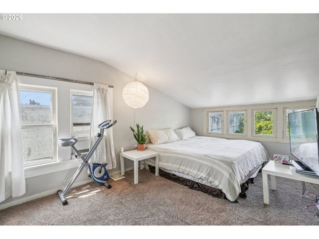 5629 Se CENTER St, Portland, OR 97206