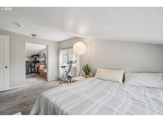 5629 Se CENTER St, Portland, OR 97206