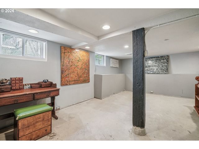 5629 Se CENTER St, Portland, OR 97206