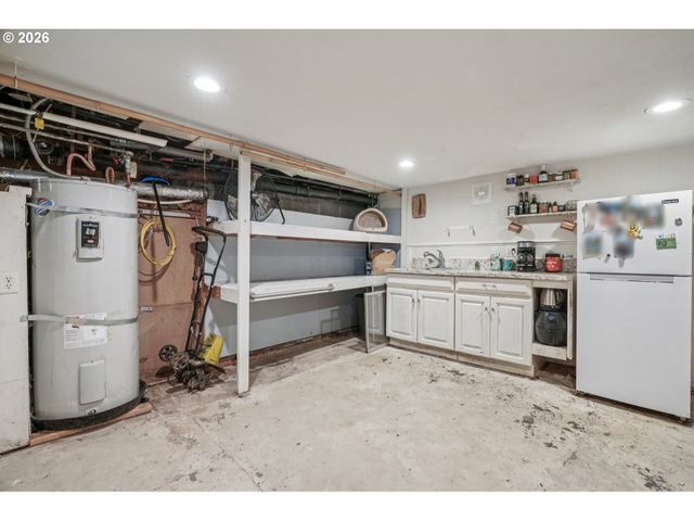 5629 Se CENTER St, Portland, OR 97206