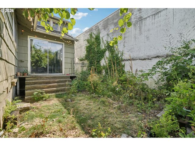 5629 Se CENTER St, Portland, OR 97206