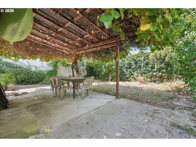 5629 Se CENTER St, Portland, OR 97206