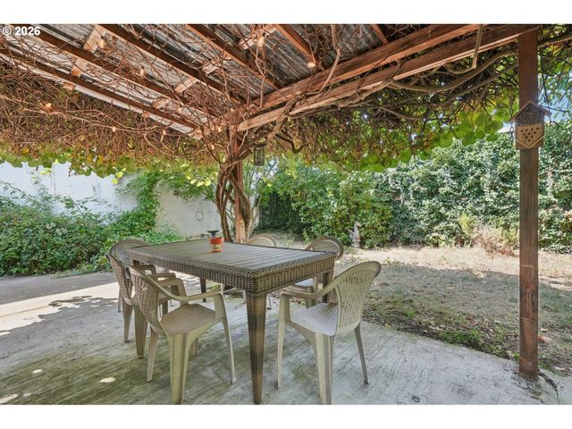 5629 Se CENTER St, Portland, OR 97206