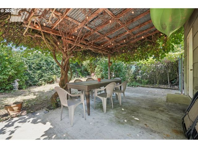 5629 Se CENTER St, Portland, OR 97206