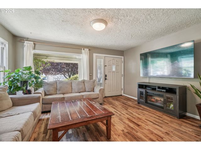 5629 Se CENTER St, Portland, OR 97206