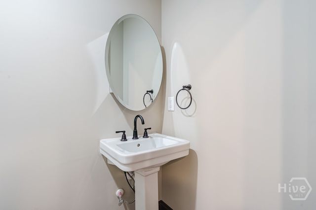 34 Depot St 21, Hartwell, GA 30643