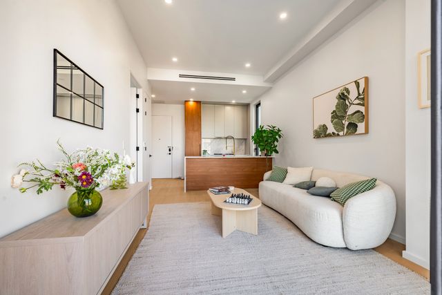 3116 21st St # 3A, New York City, NY 11106
