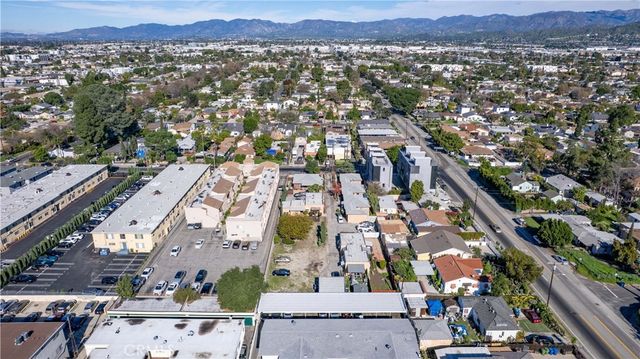 11414 Calvert Street, North Hollywood, CA 91606