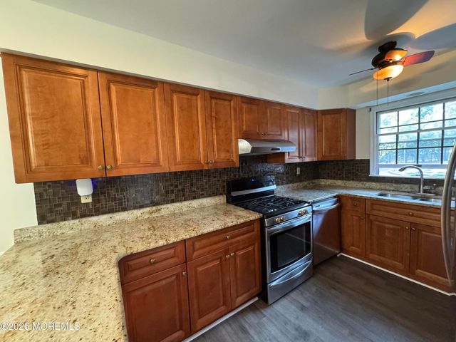 42 Weller Place, Holmdel, NJ 07733