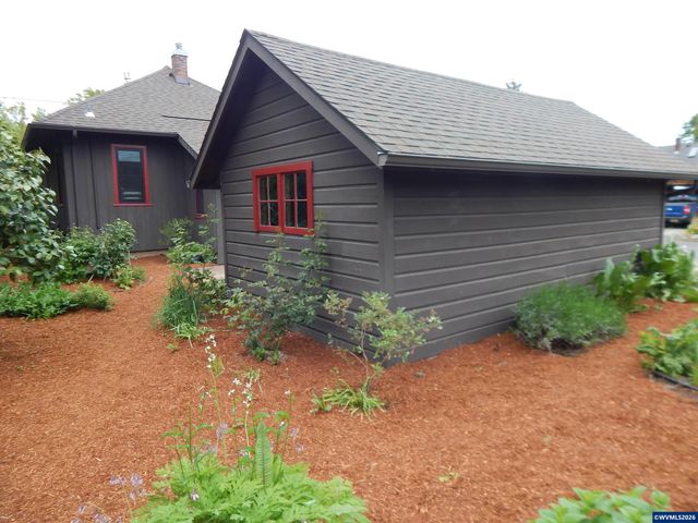 645 NW 13th St, Corvallis, OR 97330