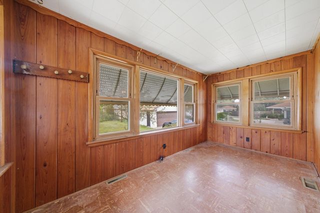 2416 S 2nd Avenue, North Riverside, IL 60546