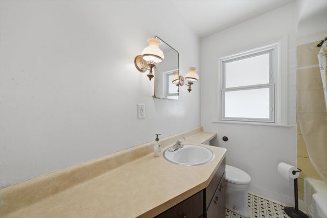 2416 S 2nd Avenue, North Riverside, IL 60546
