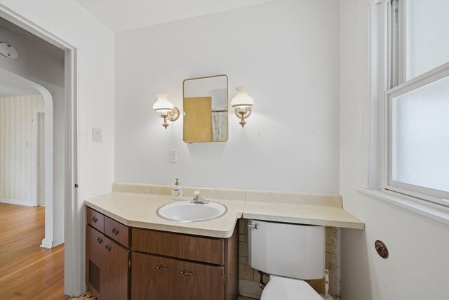 2416 S 2nd Avenue, North Riverside, IL 60546
