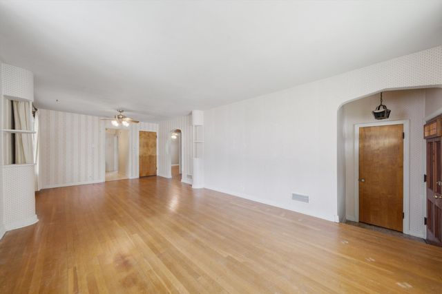 2416 S 2nd Avenue, North Riverside, IL 60546