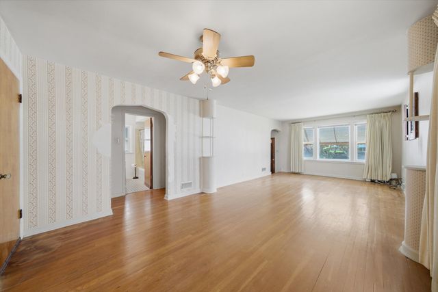2416 S 2nd Avenue, North Riverside, IL 60546