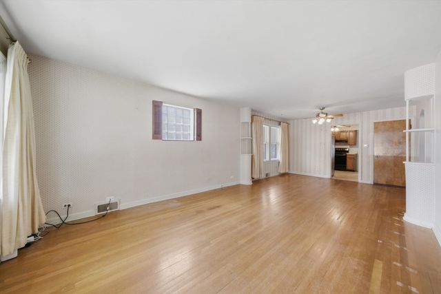 2416 S 2nd Avenue, North Riverside, IL 60546