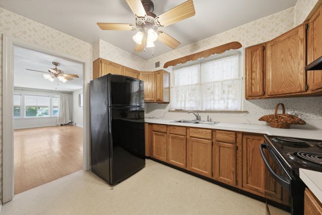 2416 S 2nd Avenue, North Riverside, IL 60546