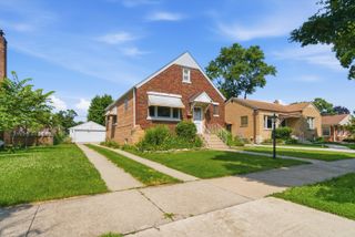 2416 S 2nd Avenue, North Riverside, IL 60546