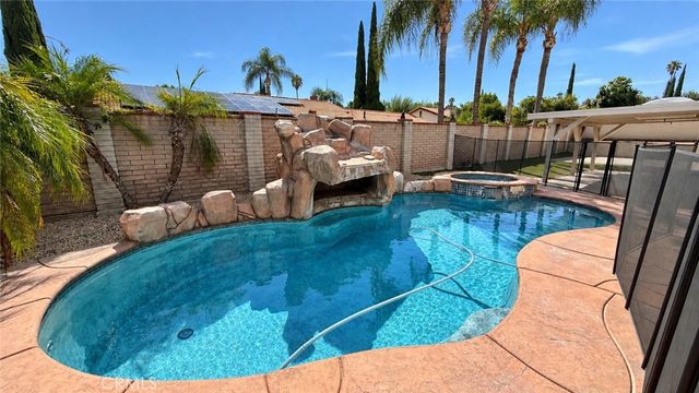 113 Cascade, Redlands, CA 92373