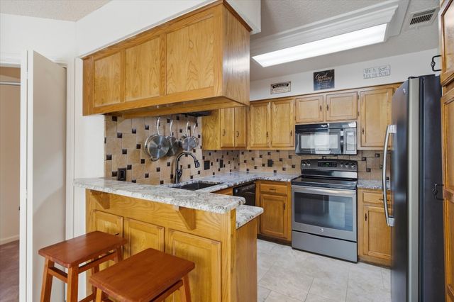4202 Windhurst Drive, Arlington, TX 76015