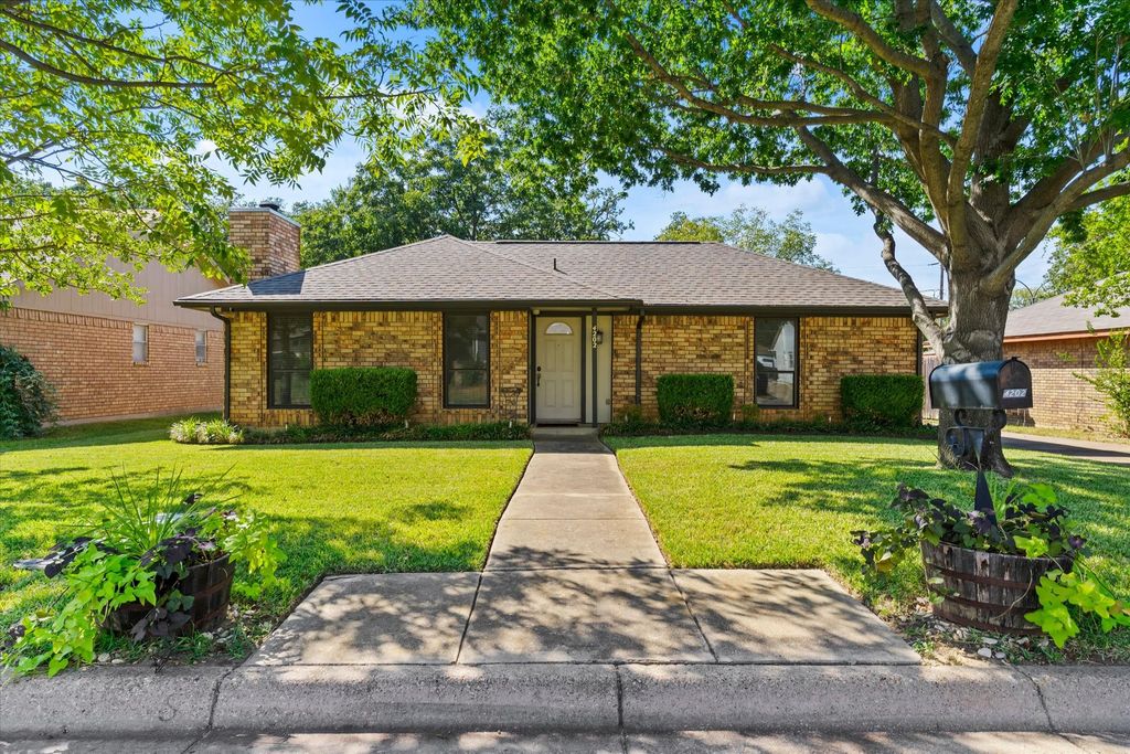 4202 Windhurst Drive, Arlington, TX 76015 — photo 2