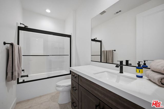 11728 Canoga Avenue, Chatsworth, CA 91311