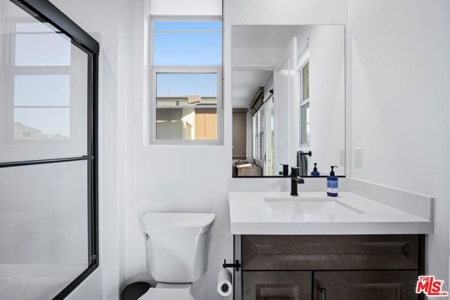 11728 Canoga Avenue, Chatsworth, CA 91311