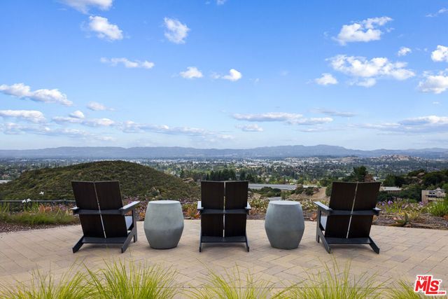 11728 Canoga Avenue, Chatsworth, CA 91311