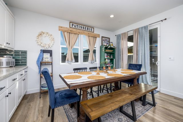 2827 Sand Hills Avenue, Tulare, CA 93274