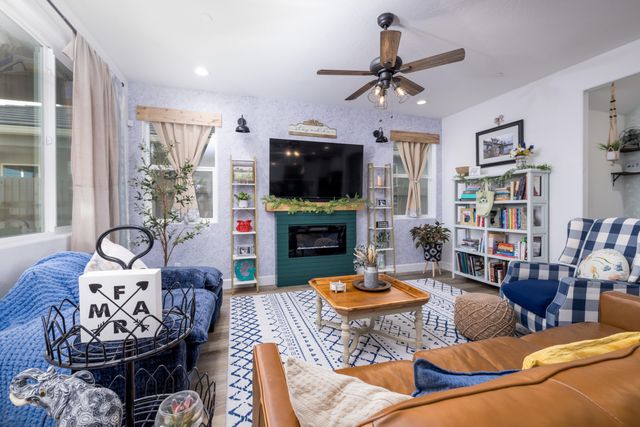 2827 Sand Hills Avenue, Tulare, CA 93274