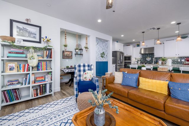 2827 Sand Hills Avenue, Tulare, CA 93274