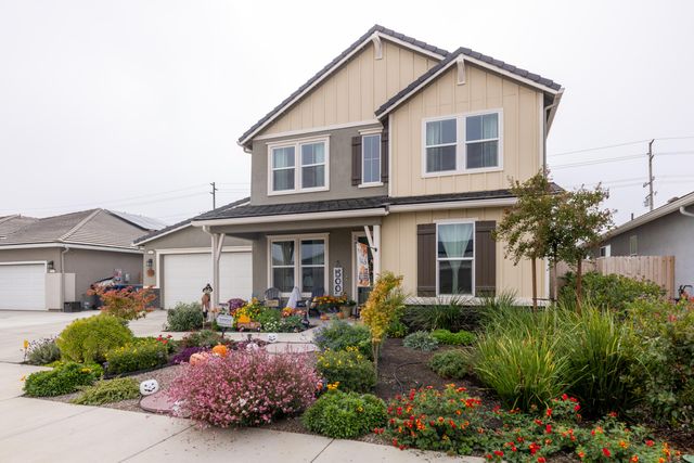 2827 Sand Hills Avenue, Tulare, CA 93274