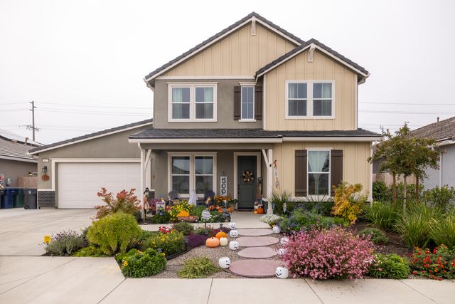 2827 Sand Hills Avenue, Tulare, CA 93274