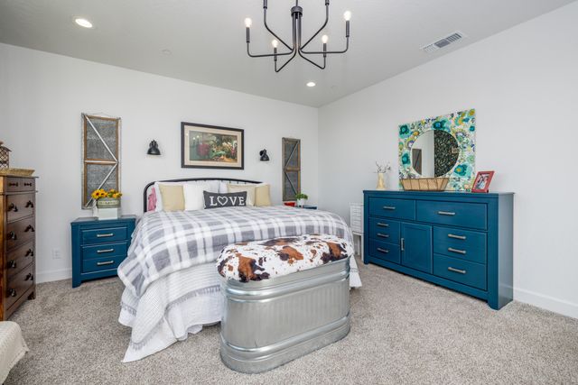 2827 Sand Hills Avenue, Tulare, CA 93274