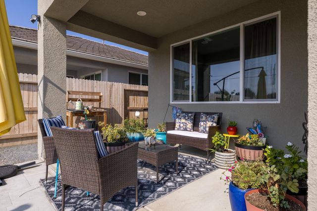 2827 Sand Hills Avenue, Tulare, CA 93274