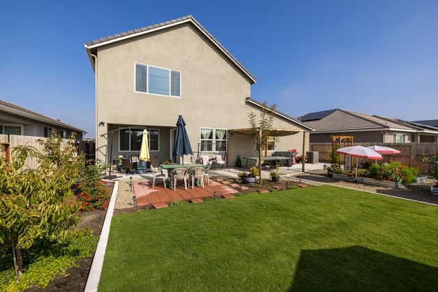 2827 Sand Hills Avenue, Tulare, CA 93274