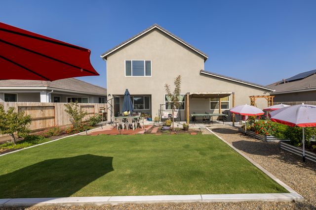 2827 Sand Hills Avenue, Tulare, CA 93274