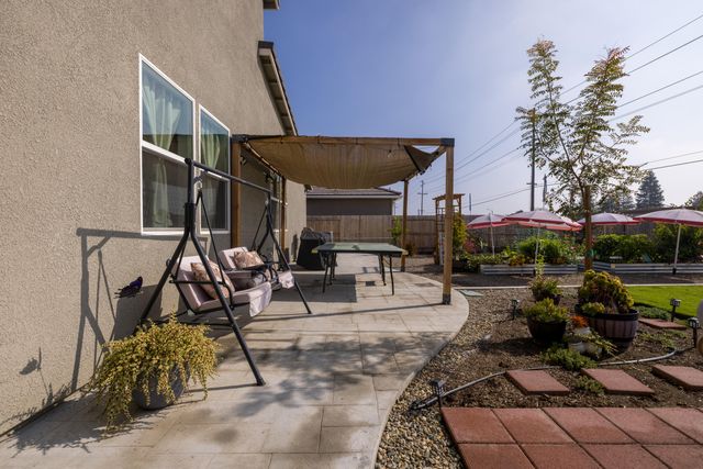 2827 Sand Hills Avenue, Tulare, CA 93274