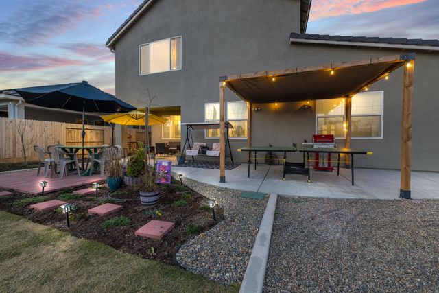 2827 Sand Hills Avenue, Tulare, CA 93274