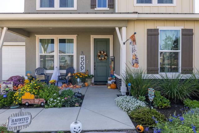 2827 Sand Hills Avenue, Tulare, CA 93274