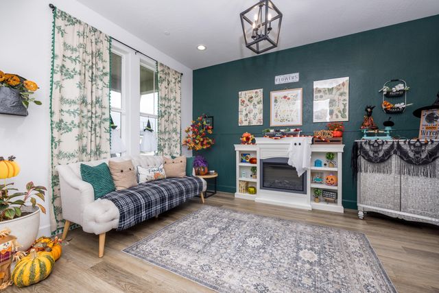 2827 Sand Hills Avenue, Tulare, CA 93274