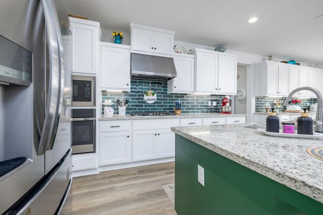 2827 Sand Hills Avenue, Tulare, CA 93274