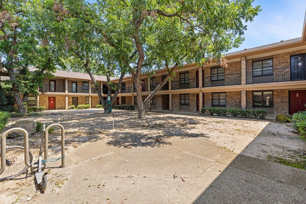 1421 S 12TH Street 108, Waco, TX 76706